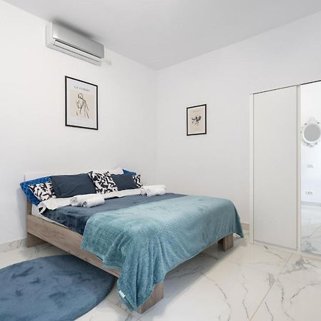 Blue-Line-Apartment-Unirii 布加勒斯特 外观 照片