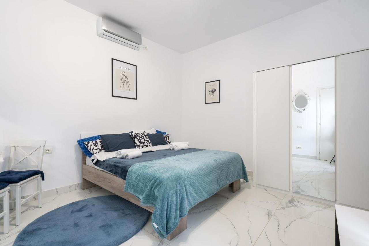 Blue-Line-Apartment-Unirii 布加勒斯特 外观 照片